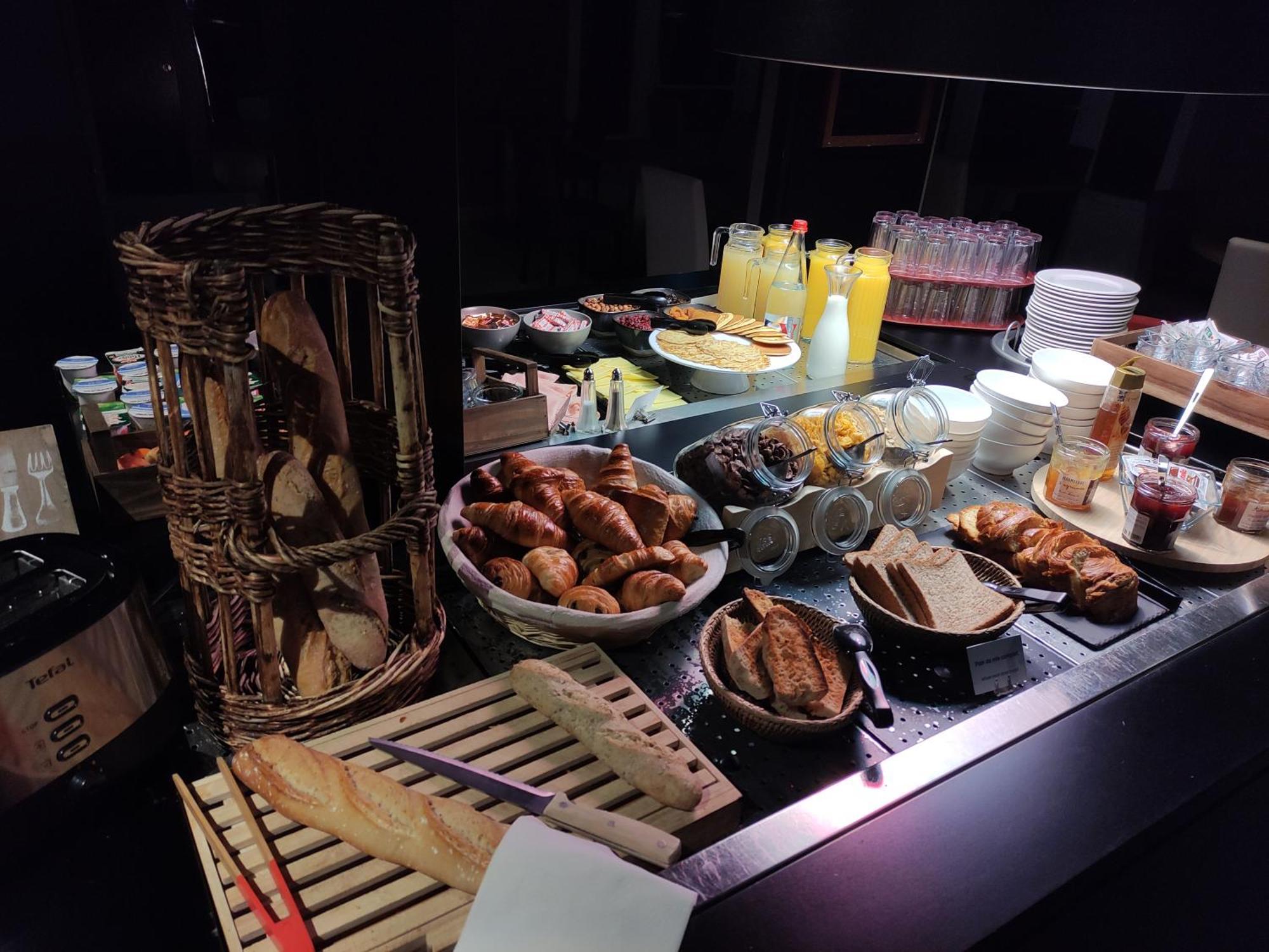 萨尔特河畔萨布莱崴昂钟楼酒店 萨布勒叙赫萨赫特 外观 照片