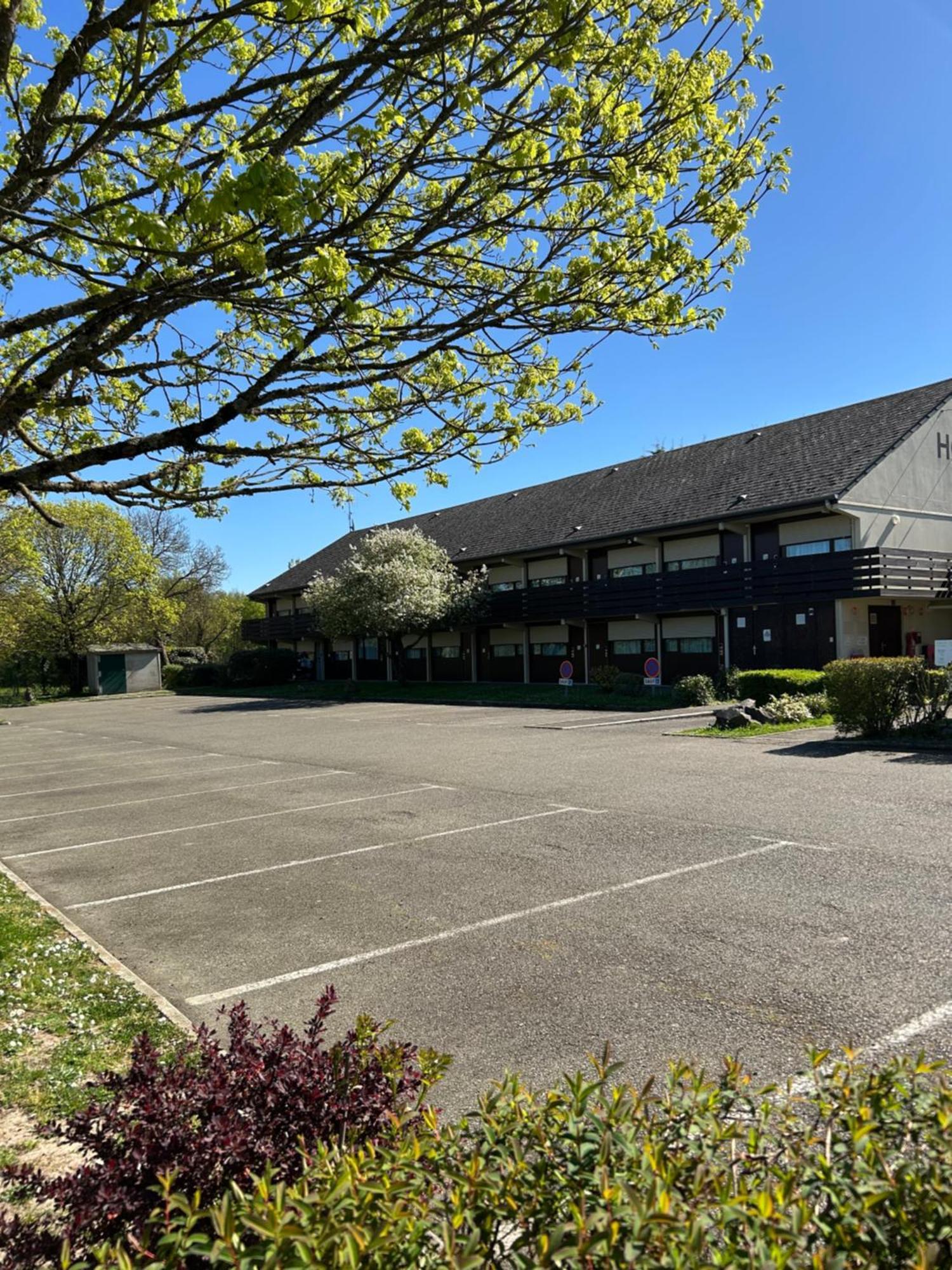 萨尔特河畔萨布莱崴昂钟楼酒店 萨布勒叙赫萨赫特 外观 照片