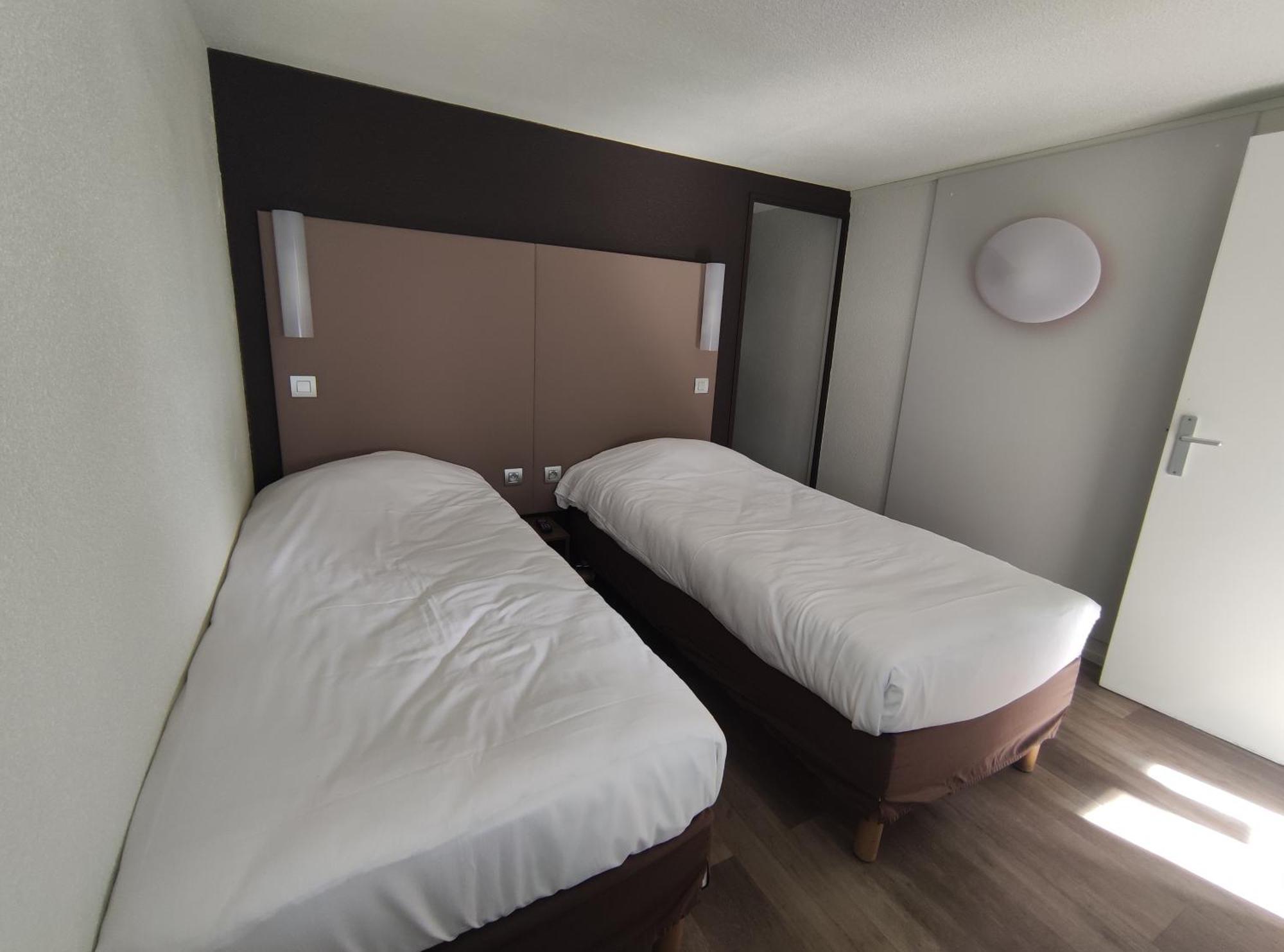 萨尔特河畔萨布莱崴昂钟楼酒店 萨布勒叙赫萨赫特 外观 照片